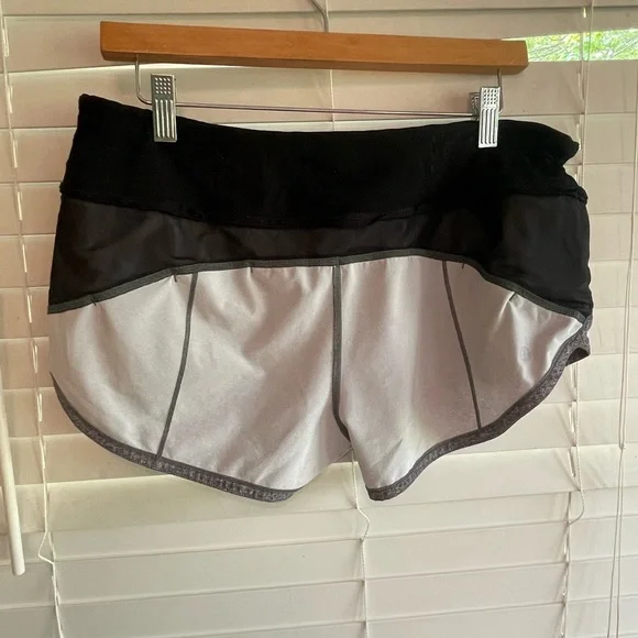 lulu lemon speed up 2.5 inch low rise! gray size 10 - Picture 7 of 7